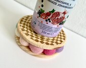 Optical Illusion Wood Coaster: Elegant Felt Table Decor thumbnail 4