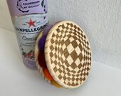 Optisk illusion træ-ristafdækning: Elegant filz borddekor thumbnail 9