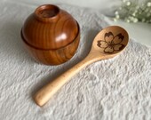 Personalizowany drewniany zestaw miseczki do Miso i łyżki: Gravura z kwitnącą wiśnią thumbnail 10