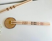 Graverede Vic Firth SD1 trommestokke: Personlige ahorn trommeslager gave thumbnail 10