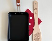 Tamagoyaki Pan Set: 13cm Nonstick Omelette Pan with Engraved Spatula thumbnail 7