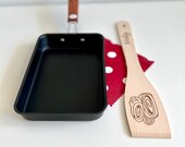 Tamagoyaki Pan Set: 13cm Nonstick Omelette Pan with Engraved Spatula thumbnail 5