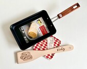 Tamagoyaki Pan Set: 13cm Nonstick Omelette Pan with Engraved Spatula thumbnail 2